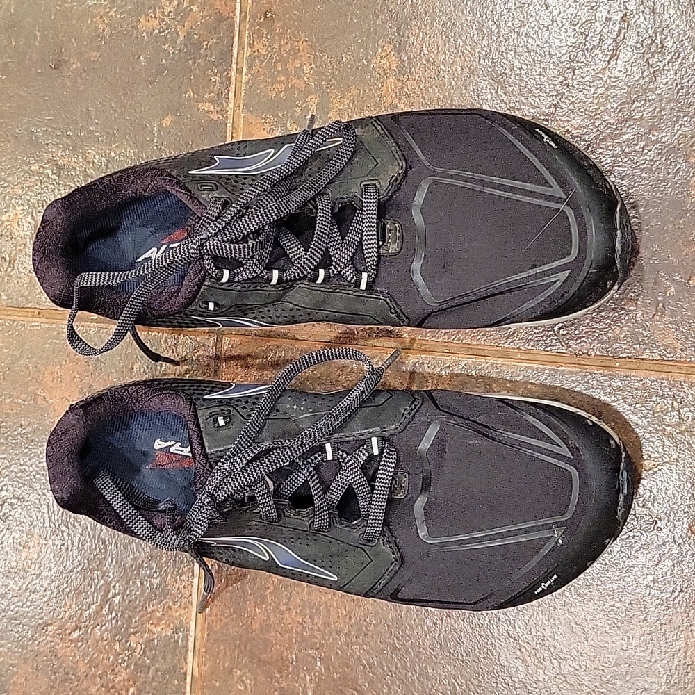 Altra Superior 4 trail running shoes size 8.5